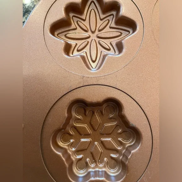 Wilton Premium Copper Snowflake Mold Cookie Baking Tray - Picture 4 of 4
